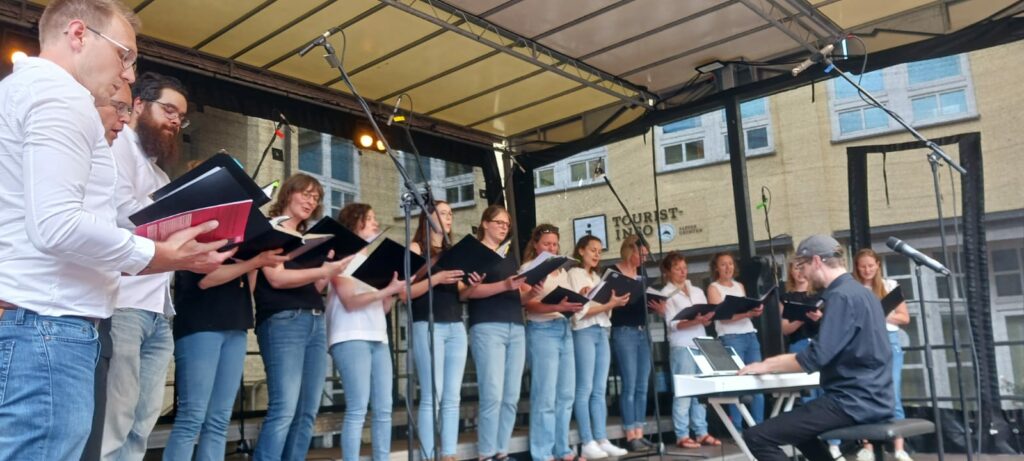 kalikoer ist ein junger Chor im Allgäu. Auftritte gab es beispielsweise am Chortag in Sonthofen 2024